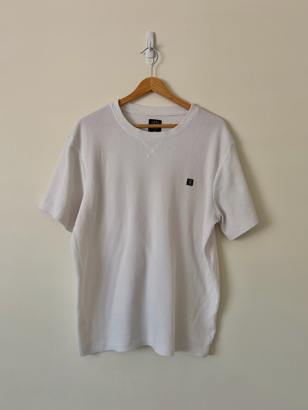 Hard Luck White Short Sleeve Waffle Knit Tee M